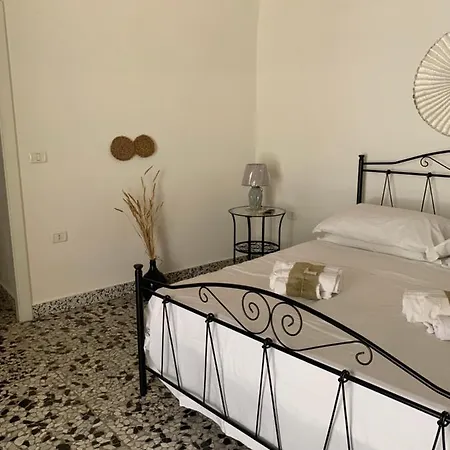 Nonna Veronica, Dimora Vicino Al Mare Di Ugento Bed & Breakfast 3*