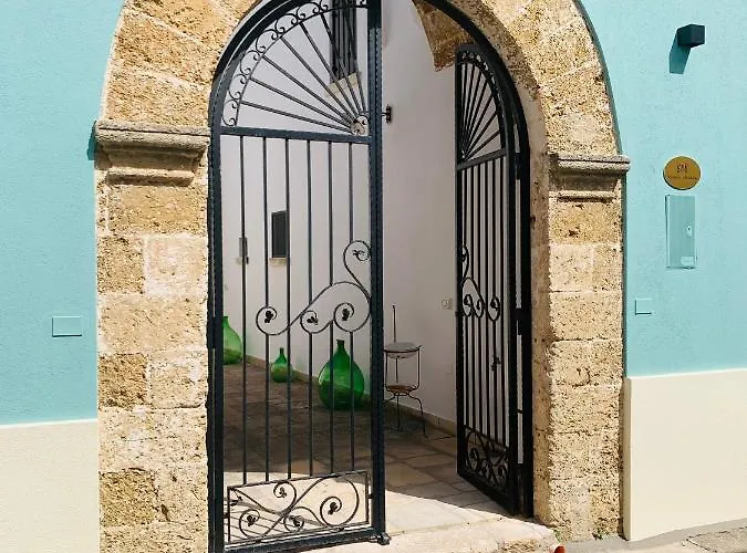 Nonna Veronica, Vicino Al Mare Di Ugento 住宿加早餐酒店 3*