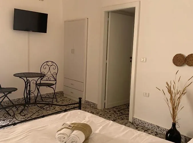 Nonna Veronica, Vicino Al Mare Di Ugento 住宿加早餐酒店